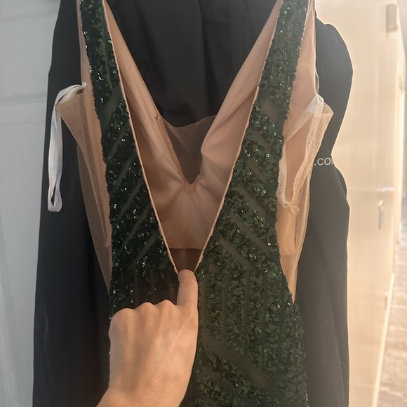 An elegant emerald dress made by designer  Jovani! - Picture 7 of 10